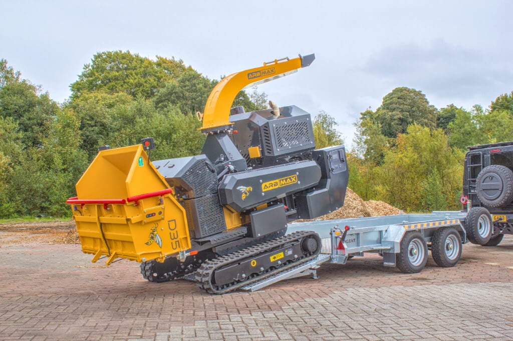ARB Max D35 tracked drum chipper working