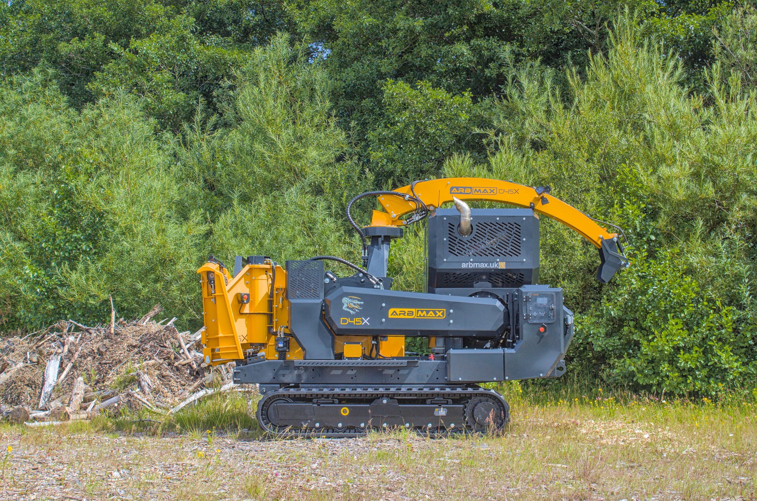 ARB Max D45X tracked drum chipper working