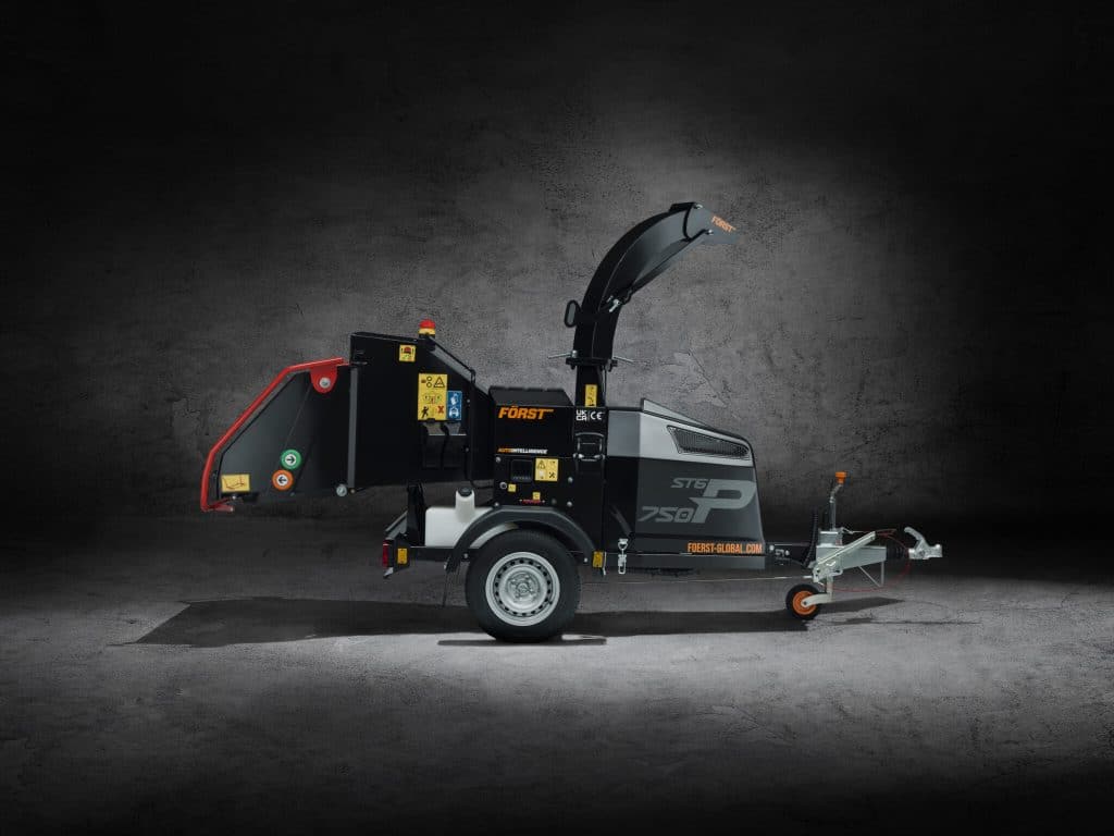 Forst ST6P 750 towable wood chipper right side profile with hopper and discharge chute