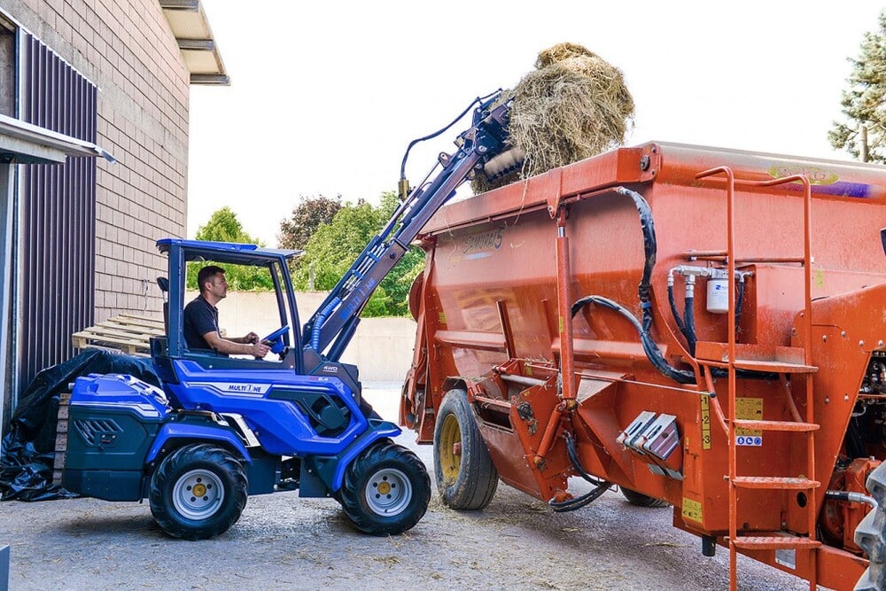 Compact Loaders Duns | ILH Groundcare